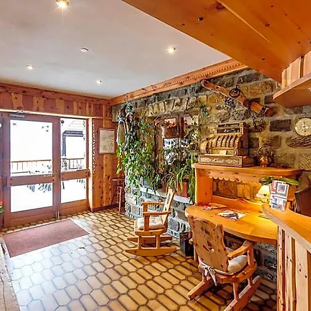 Hotel Le Relais Du Petit Saint Bernard 2*